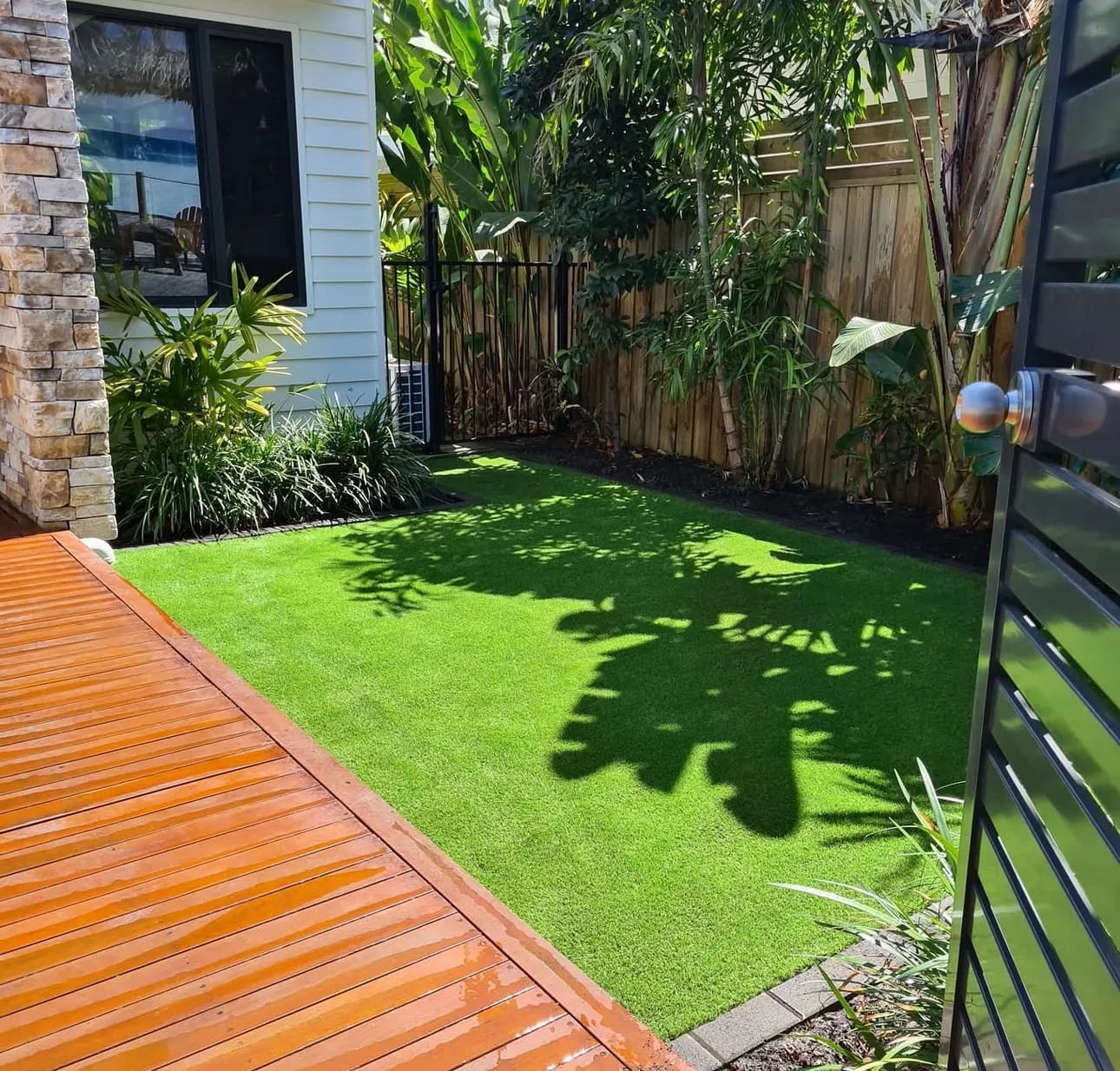 gold-coast-commercial-synthetic-putting-green